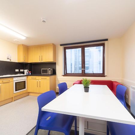 Appartamento Joivy Economy 4 And 5 Bed Flats, Close To Old Town And Royal Mile - Adults Only Edimburgo Esterno foto