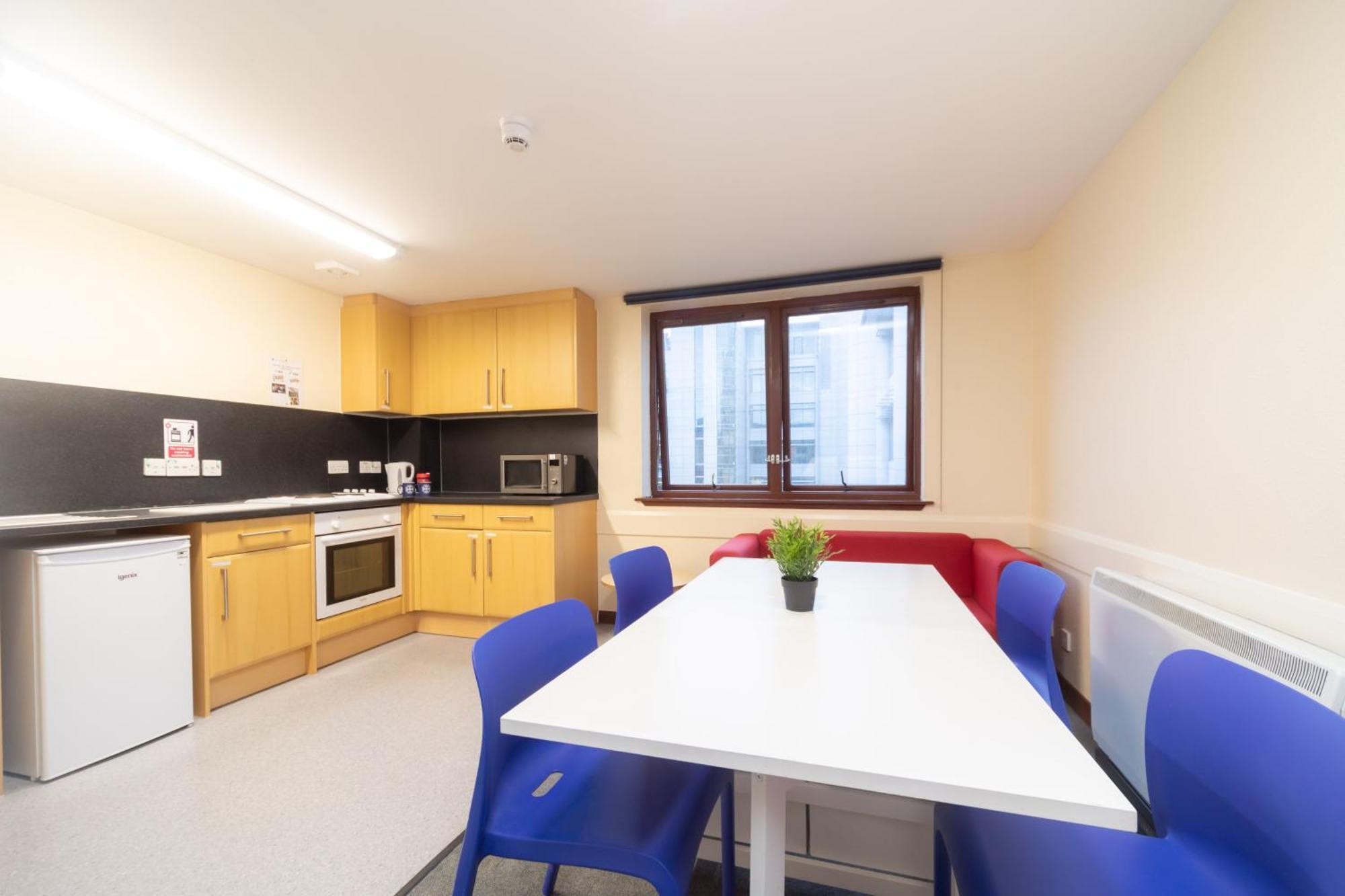 Appartamento Joivy Economy 4 And 5 Bed Flats, Close To Old Town And Royal Mile - Adults Only Edimburgo Esterno foto