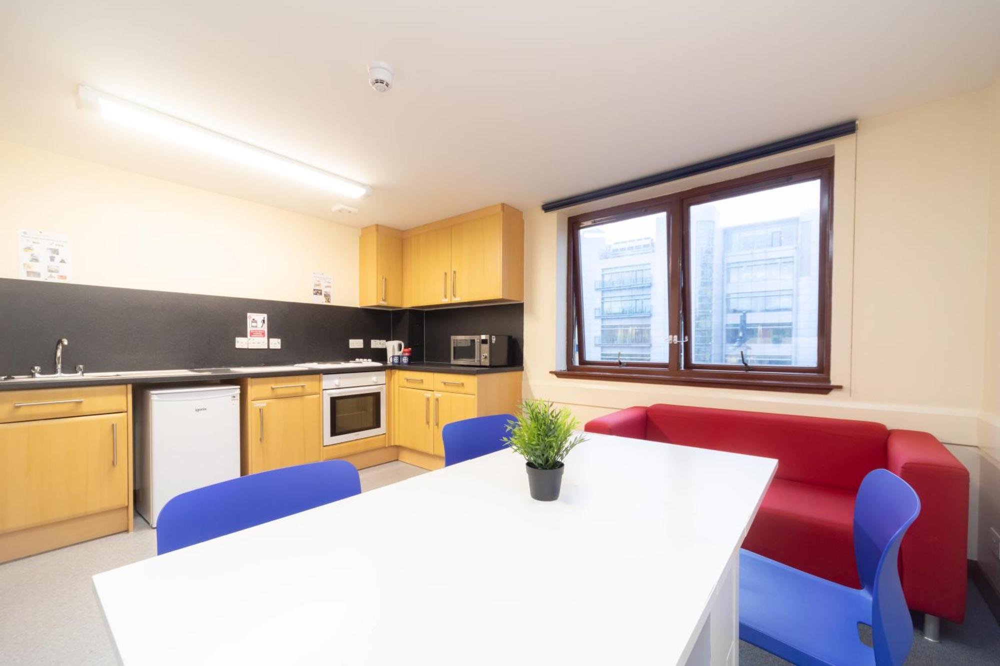 Appartamento Joivy Economy 4 And 5 Bed Flats, Close To Old Town And Royal Mile - Adults Only Edimburgo Esterno foto