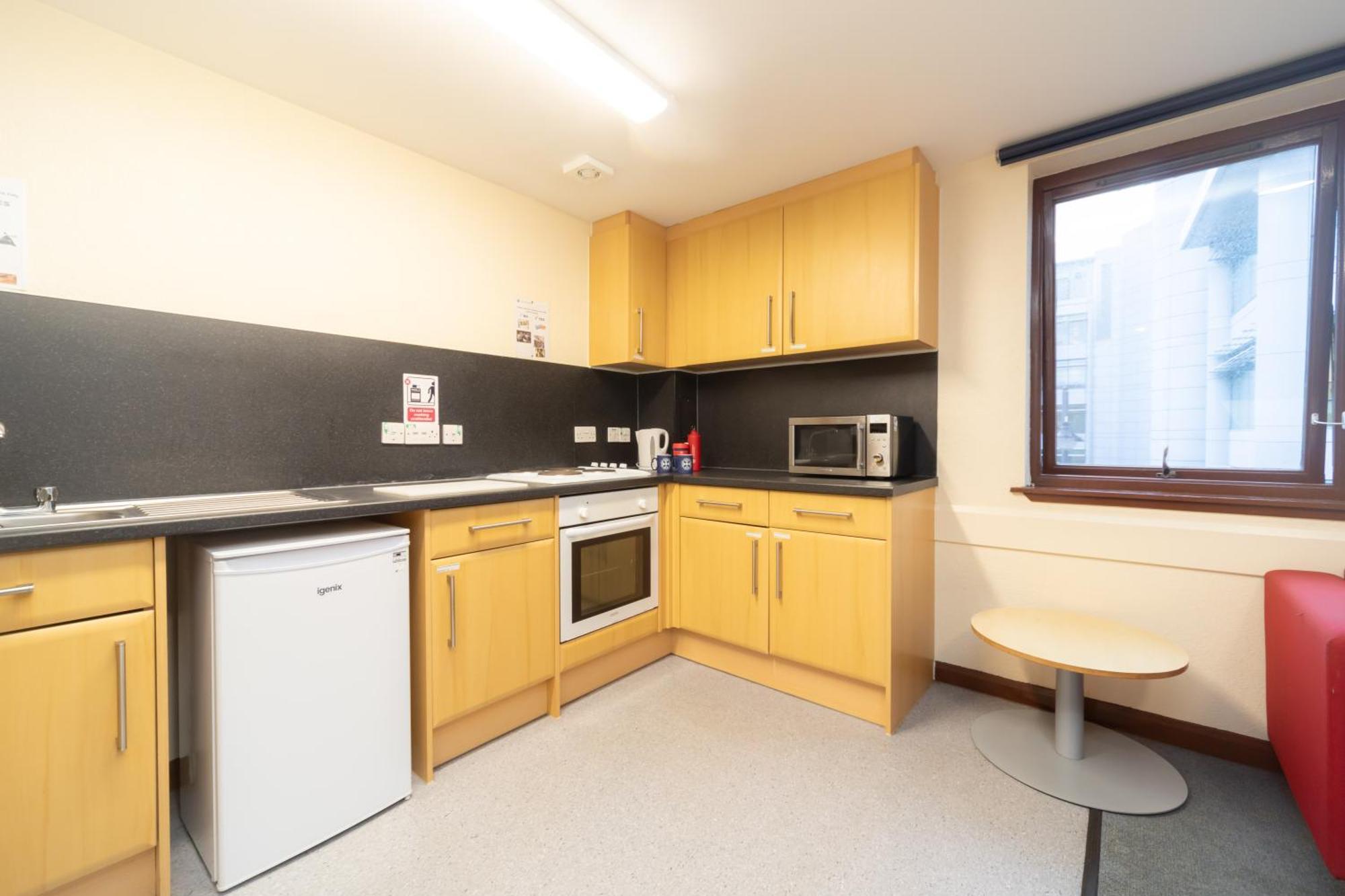 Appartamento Joivy Economy 4 And 5 Bed Flats, Close To Old Town And Royal Mile - Adults Only Edimburgo Esterno foto